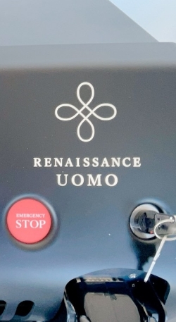 脱毛マシンの近影。renaissanse・uomoタイプを採用